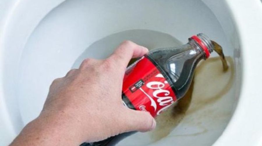 Tẩy Rỉ Sét Bằng Coca Cola Bồn Cầu